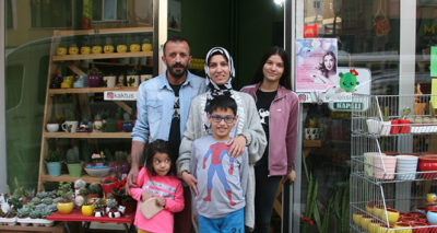 Bu aile kendilerini ‘kaktüs delisi’ olarak tanımlıyor