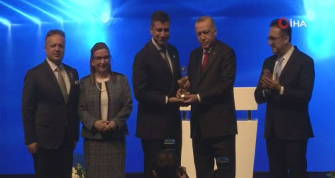 Türkiye’nin en büyük 500 hizmet ihracatçısı ödüllerine kavuştu