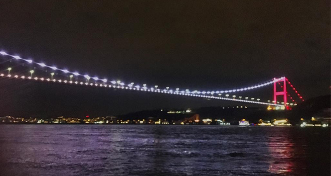 İstanbul’un köprüleri epilepsi hastaları için mor renk ile aydınlatıldı