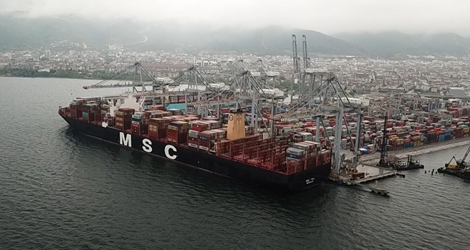 Türkiye limanları tarihinin en büyük konteyner gemisini ağırlıyor