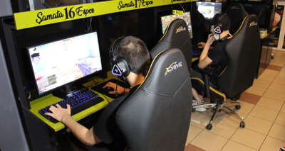 İnternet kafeler sosyal mesafe ve maske kuralıyla kapılarını açtı