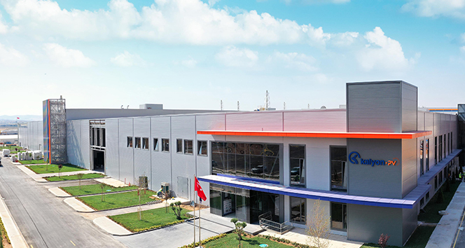 Türkiye'nin ilk entegre güneş paneli üretim fabrikası açıldı