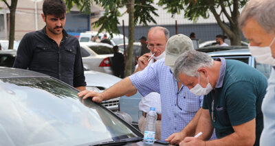 İkinci el araç almaya gelen vatandaşlar fiyatları görünce tepki gösterdi