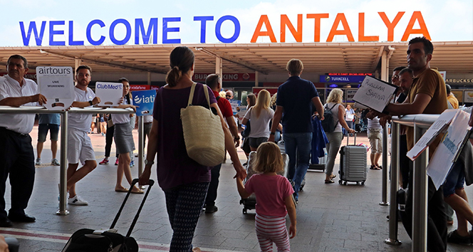 Antalya'ya Ekim ayının ilk haftasında 250 bin turist geldi