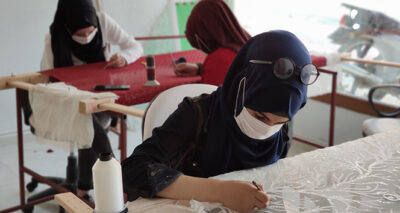 Savaştan kaçan kadınlar genç kızların hayallerine ortak oluyor