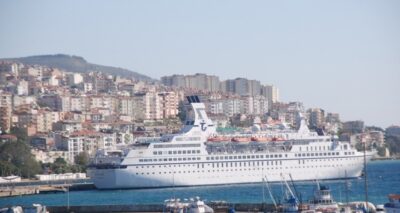 Mavi suların en lüksleri arasındaydı, şimdi söküm için rotasını Aliağa’ya çevirdi