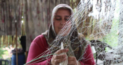 Bu kadınlar dantel yerine balık ağı örüyor