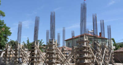 Depremde hasar gördüğü için yıkılan cami yeniden yapılıyor