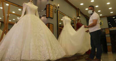 Kısıtlamalar kalkmadan gelinlikçilerde yoğunluk başladı