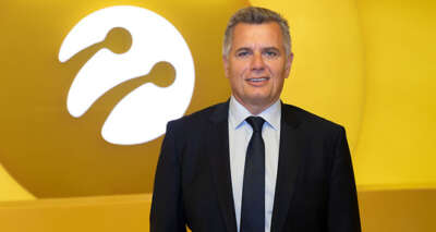 Tam kapanmada telefona sarıldık