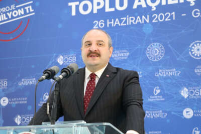 Bakan Varank, Türkiye’nin ilk ve tek Antep Fıstığı Lisanslı Deposu'nun açılışını yaptı