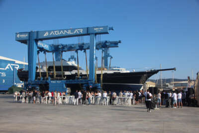 Bodrum yapımı lüks yat denize indirildi