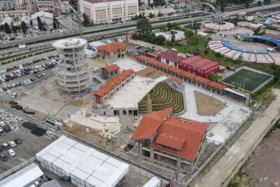 Dünyanın en büyük çay bardağı inşaatında rekor mutluluğu