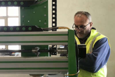 Eskiden fırçayla yaptığı eserleri şimdi üç boyutlu çalışıyor