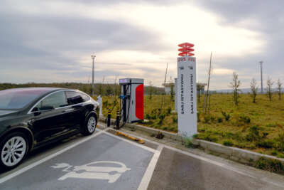 Bayramda elektrikli şarj istasyonları Türkiye genelinde hizmet verecek