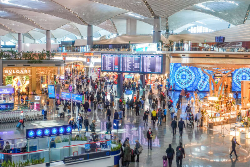 Bayramın tatilinin son gününde İstanbul Havalimanı’nda 159 bin yolcu seyahat etti