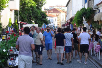 Bozcaada tatilci akınına uğradı