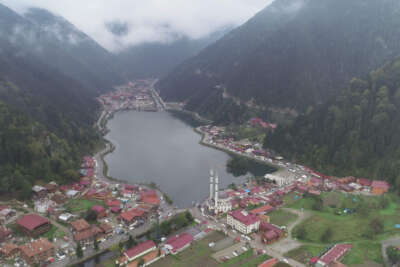 Muğla ve Antalya'daki yangınlar nedeniyle tatilcilerin yeni rotası Doğu Karadeniz oldu
