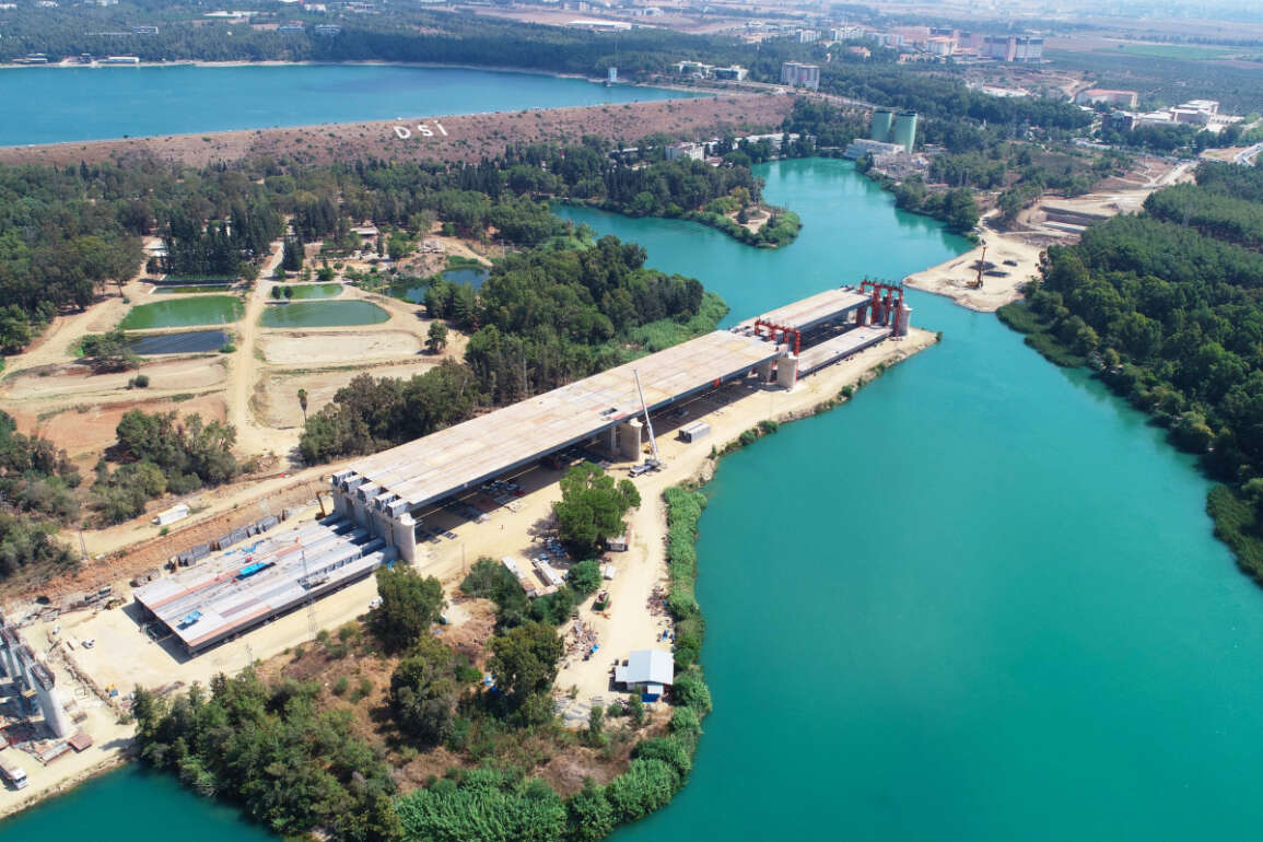 Türkiye’nin en uzun 4. köprüsünde inşaat sürüyor