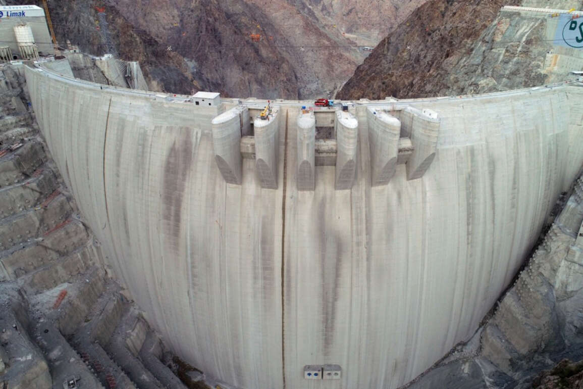 Türkiye’nin en yüksek, dünyanın ise üçüncü barajı olacak olan Yusufeli Barajı’da çalışmalar devam ediyor