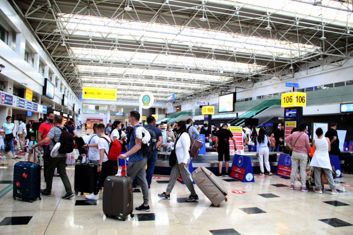 Antalya’ya son 1 ayda havayolu ile 1 milyon 545 bin turist geldi