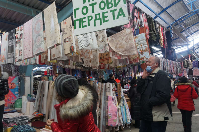 Pazar esnafı, Bulgarca yazılarla müşteri çekiyor