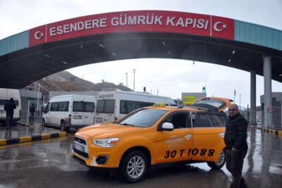 Esendere Sınır Kapısı tekrar geçişlere açıldı