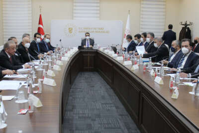 Bakan Dönmez, 21 elektrik dağıtım bölgesinin yöneticileri ile bir araya geldi