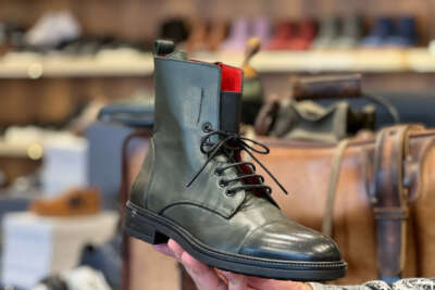 Soğuk hava bot ve mont satışlarını artırdı