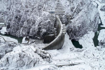 Kar yağışı sonrası Yusufeli Barajı beyaza büründü