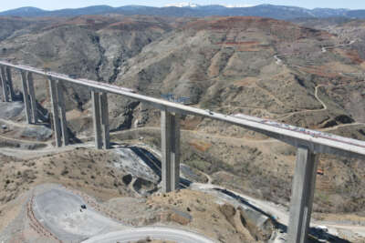 Bakan Karaismailoğlu: 'Eğiste Viyadüğü, ülkemizin tarihine geçecek ve simge yapılarımızdan biri olacak'