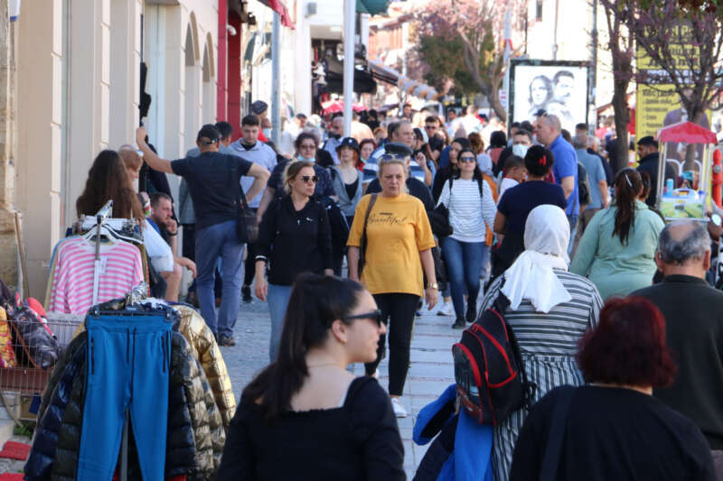 Çarşı ve pazarda Bulgar turist bereketi: Adım atacak yer kalmadı