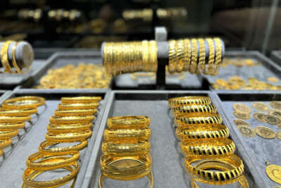 Dünya piyasalarındaki belirsizlik ons altını yükselişe geçirdi