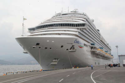 Yüzen otel İzmir Limanı’na demir attı