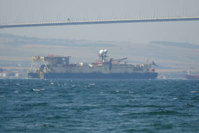 ‘Castoro 10’ isimli gemi 1915 Çanakkale Köprüsü'nün altından geçti