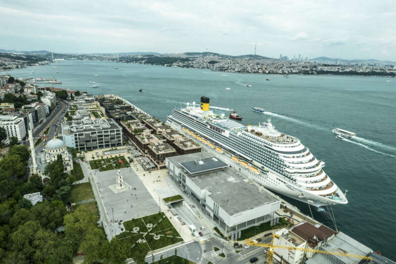 Dev kruvaziyer ‘Costa Venezia’ ayda 40 bin turisti İstanbul’a getiriyor