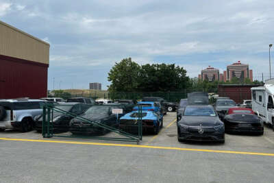 Lüks otomobiller gümrükte eskitiliyor