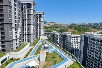 Gaziosmanpaşa’da kentsel dönüşüm çerçevesinde inşa edilen konutlar yeni sahiplerini bekliyor