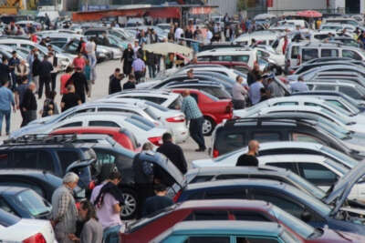 İkinci el otomobil satışına 6 ay ve 6 bin kilometre şartı Resmi Gazete’de