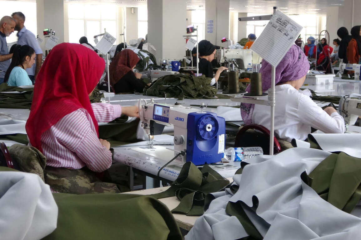 Tekstil fabrikaları Bingöllü kadınlara can damarı oldu