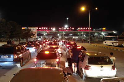 Türkiye’de alışveriş sonrası dönüşe geçen Bulgarlar gümrükte yoğunluk oluşturdu