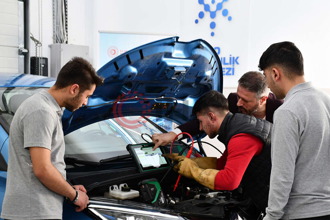 İTO yerli otomobil öncesi ‘elektrikli araç tamiri’ için eğitim süreci başlattı